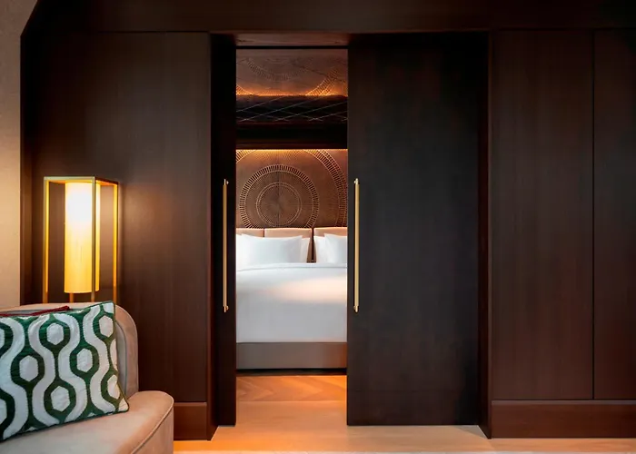 Hotel Almanac Palais