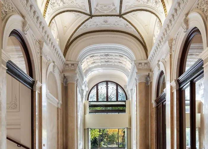 Almanac Palais Hotel
