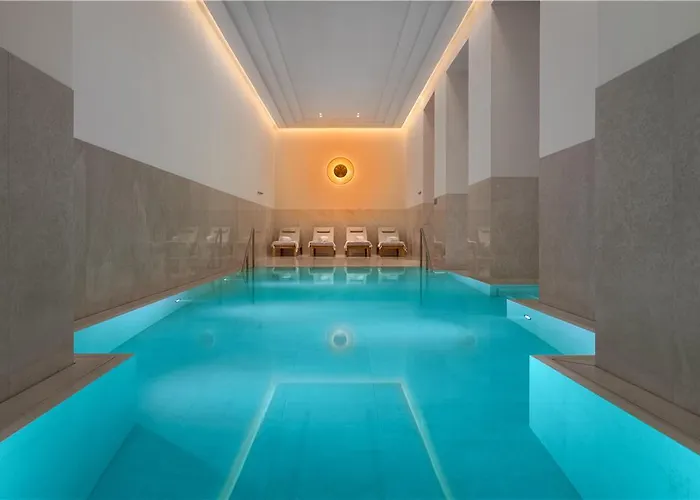 Almanac Palais Hotel
